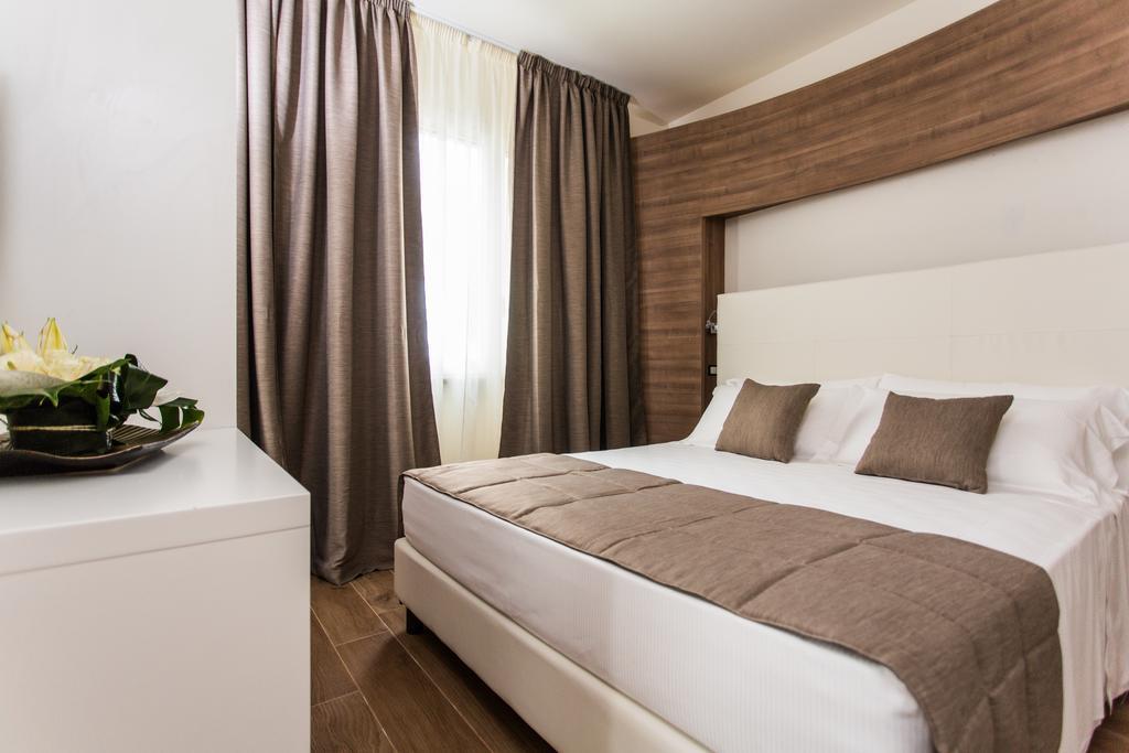 Street Hotel Comacchio Room photo